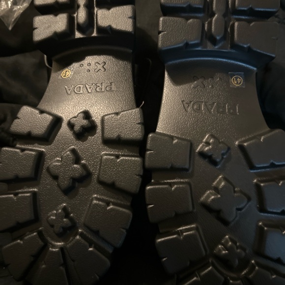 Never been worn size 8 the original price is 850 asking 750 - Picture 2 of 4